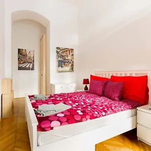 Hidden Gem 1 Bedroom Next To Opera Budapest
